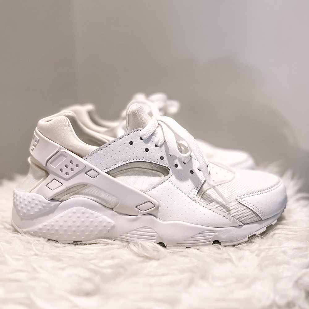 Wmns Triple White Nike Huarache size 7